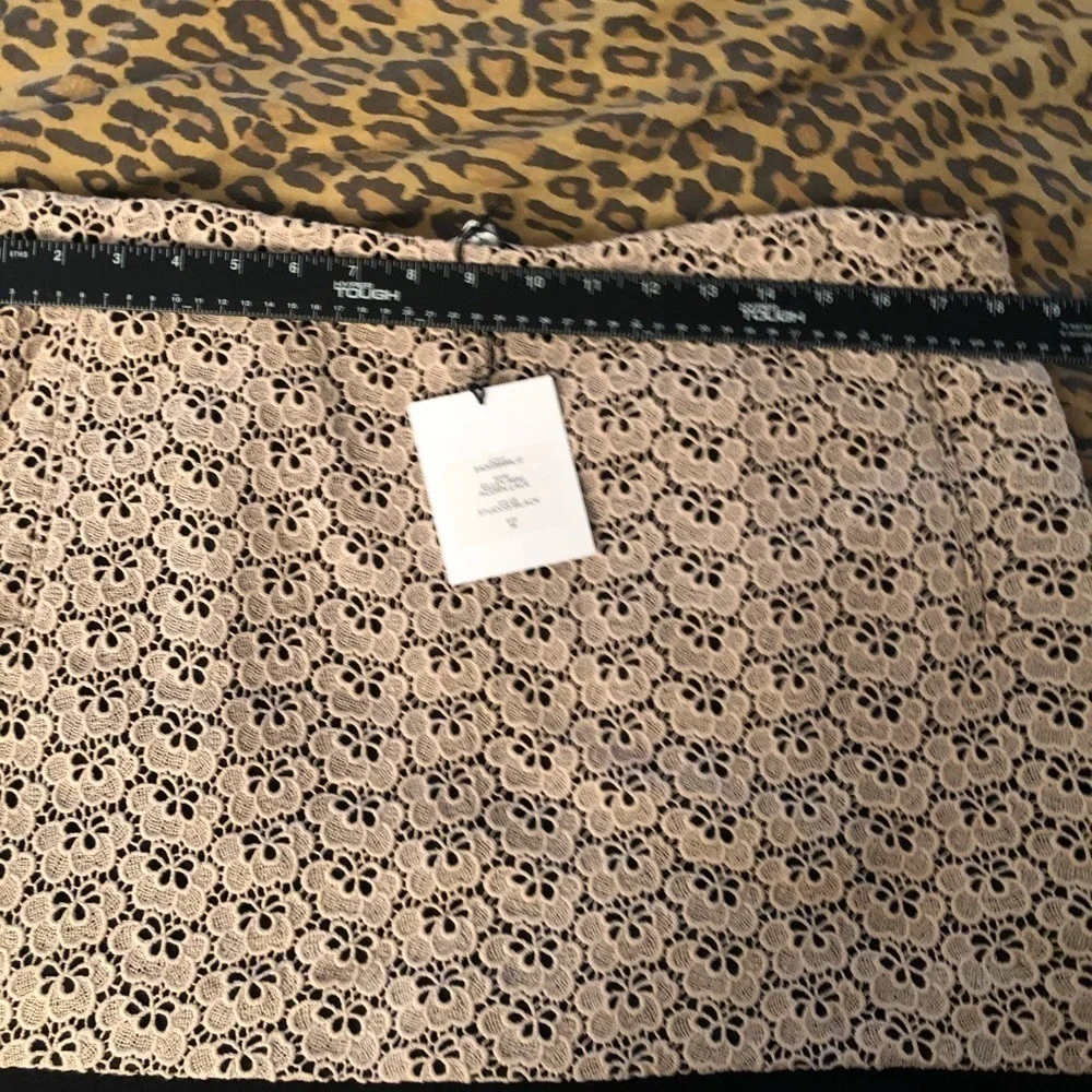 Diane Von Furstenberg DVF size 14 tan & black lined beautiful eyelet lace - Picture 3 of 8